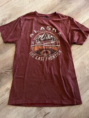 🖤3/$18🖤 Men's Maroon 'Alaska The Last Frontier' Graphic Short-Sleeve Tee